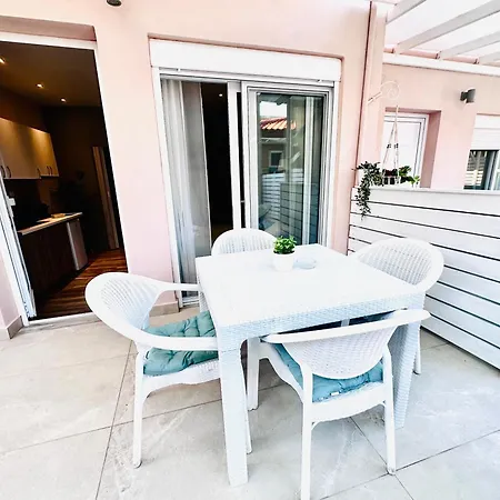 Apartamento αvli & No1